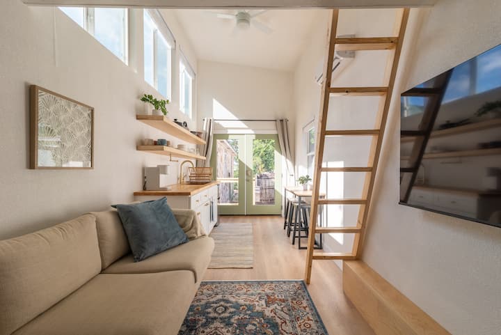 Boho, Spacious Tiny Home In The Heart Of East Atx! - Austin, TX