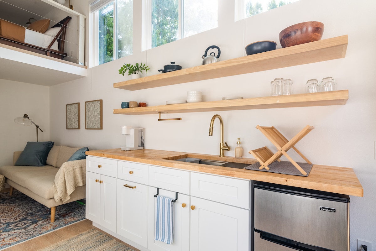 BoHo, Spacious Tiny Home in the Heart of East ATX!