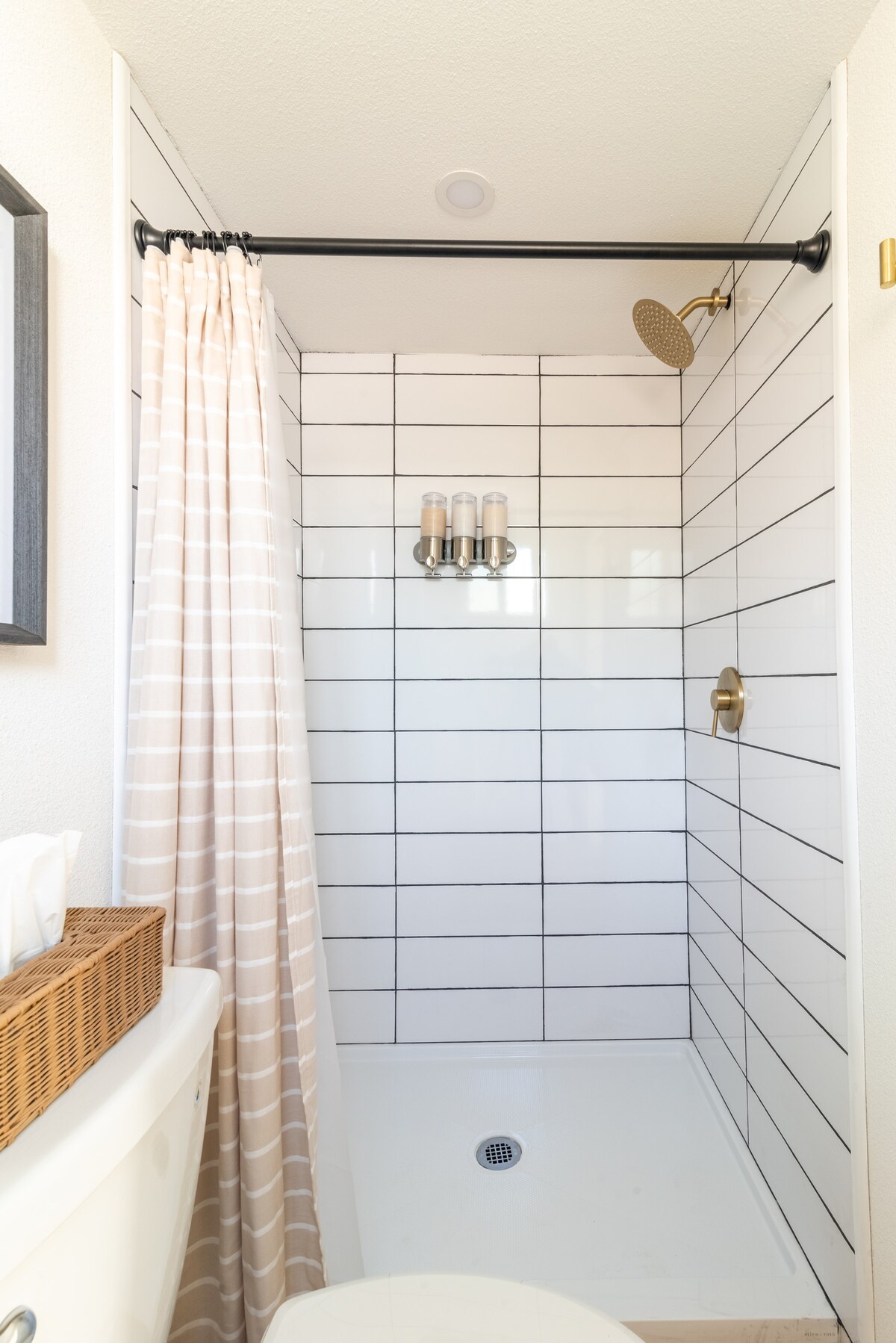 BoHo, Spacious Tiny Home in the Heart of East ATX!