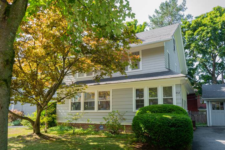 Beautiful Home in Highland Park-close to UofR gallery image 4