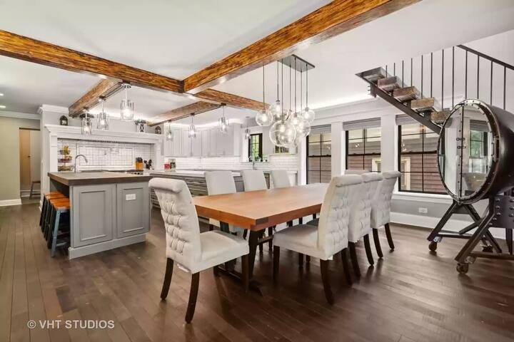 Historic Masterpiece in Ravenswood Manor gallery image 5