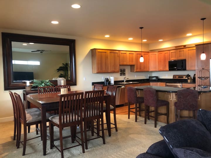 C283bd/2.5b Sunserra unit to Canyon pool Houses for Rent in