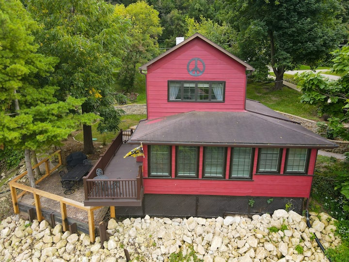 StayBluffside Mississippi River Oasis> McGregor Houses for Rent in