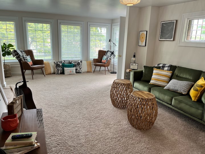 Spacious living room