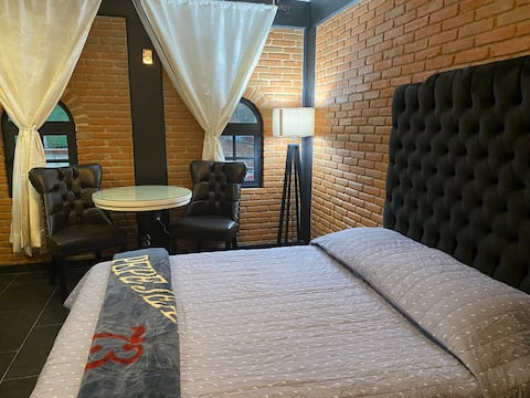 Popular Airbnb listing: Suite with a jacuzzi in Anahuác