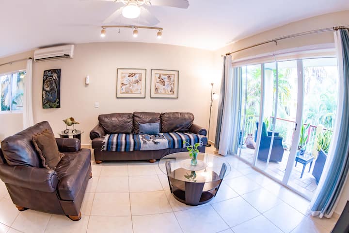 Coral Reef Condo - Lovely 2 Bedroom W/ Balcony - Cozumel