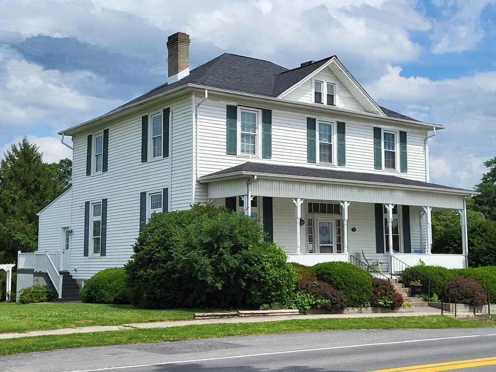 White House in Union, WV Room 2 Union, West Virginia Vacation