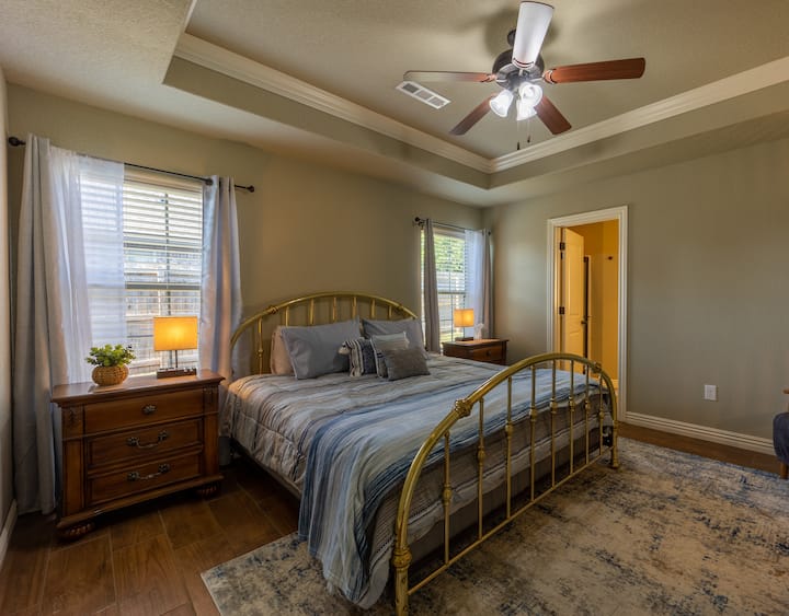 Главна спалня - суперголямо двойно легло