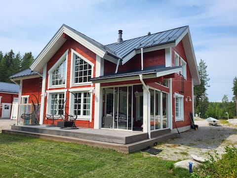 Quality, big log house in Keski-Suomi