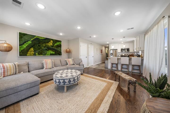 Modern Meets Culture – Top Floor Apartment gallery image 2