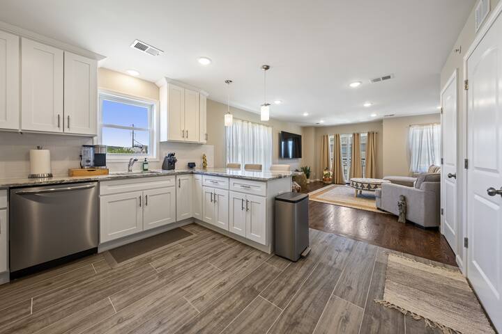 Modern Meets Culture – Top Floor Apartment gallery image 4