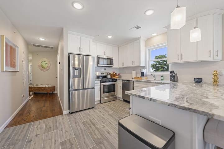 Modern Meets Culture – Top Floor Apartment gallery image 3