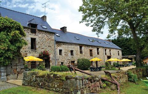 Charming cottage on the banks of Rance 6