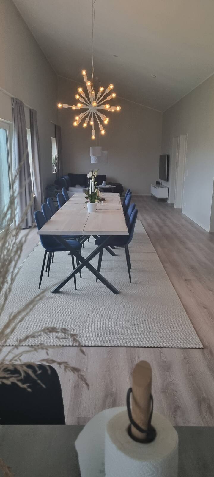 มีพื้นที่เหลือเฟือสำหรับการสังสรรค์ในห้องนั่งเล่น