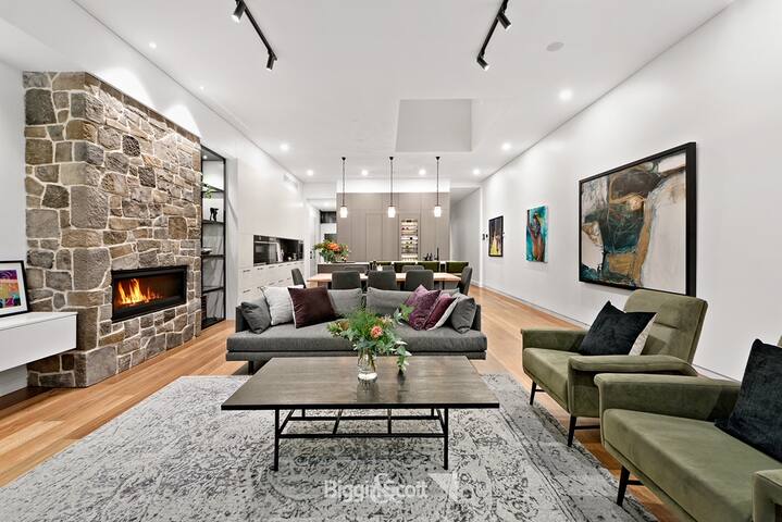 The Oslo “The Block”. 4Bed*4Bath*Parking*WiFi gallery image 3