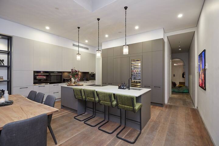 The Oslo “The Block”. 4Bed*4Bath*Parking*WiFi gallery image 5