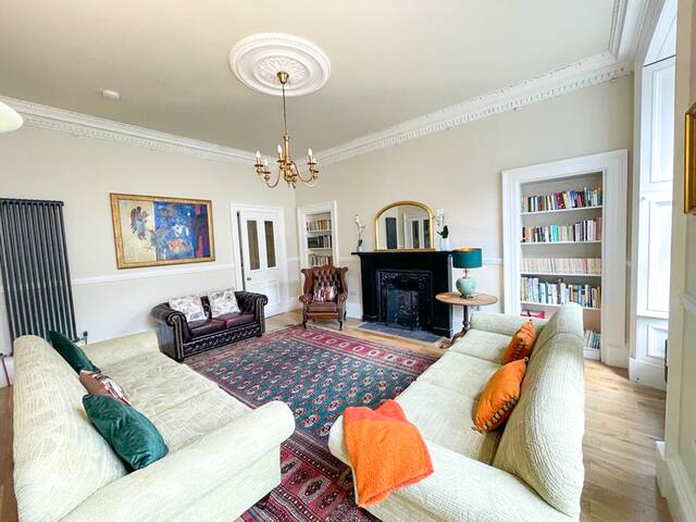 Remarkable 5BR Townhouse w/ Garden, Sleeps 12 gallery image 3