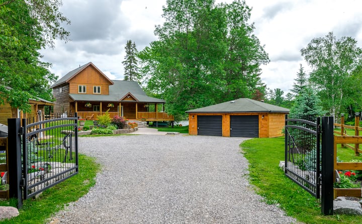 Luxury Kawartha Lakes Log Home On Waterfront - Bobcaygeon
