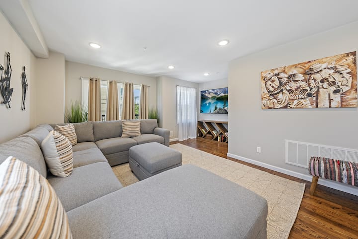 Luxury Retreat Near Nyc | Sleeps 20 | 2 Kitchens - New York