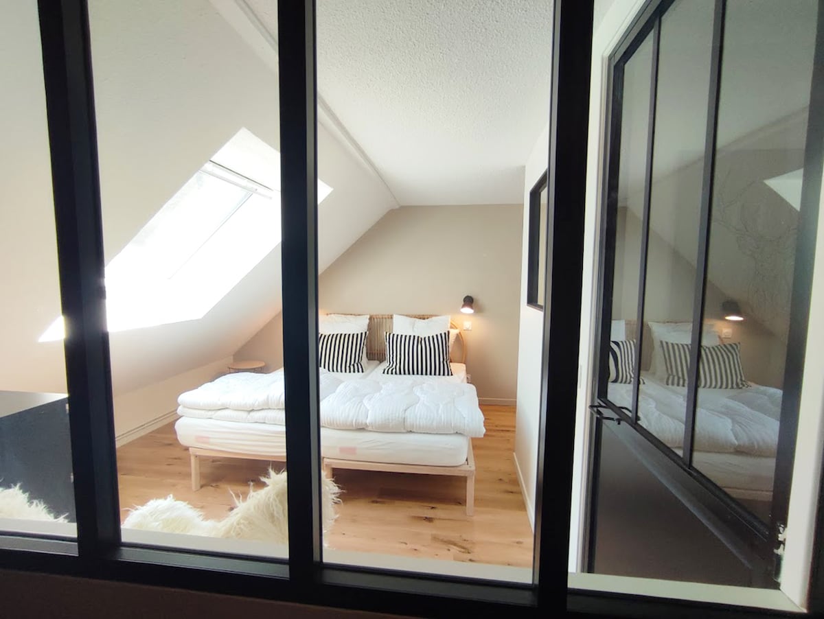 Спална соба 1 2 кревета 90 во близина