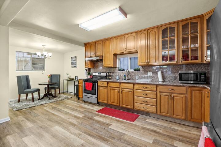 Spacious Home in Oakland gallery image 4