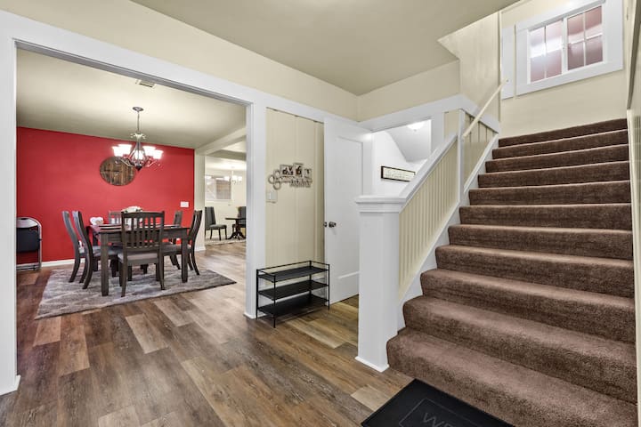 Spacious Home in Oakland gallery image 2