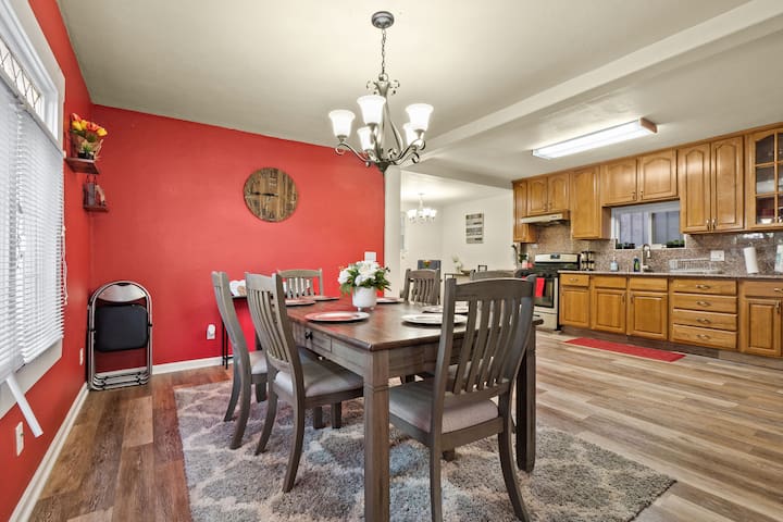 Spacious Home in Oakland gallery image 3