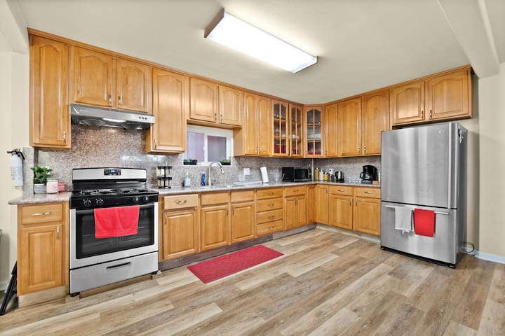 Spacious Home in Oakland gallery image 5