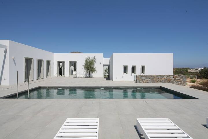 Luxury Cycladic Villa With Greek Charm gallery image 2