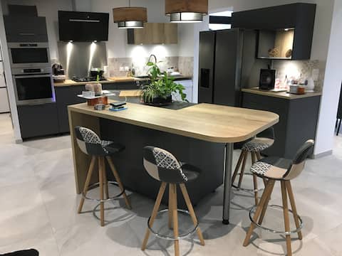 Room 1 pleasant and bright, independent entrance