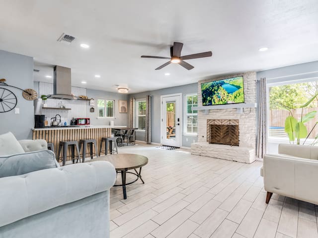 Heated Pool/Spa/BBQ/Shuffleboard/Central