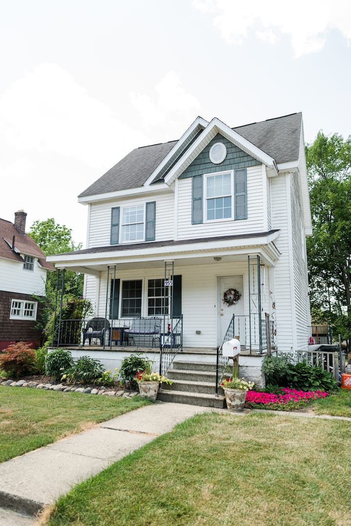 10 Best Airbnb Vacation Rentals In Flint, Michigan Trip101