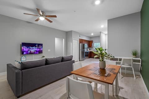 Top Airbnb: Newly Built Condo: 2BD/2BA Centrally located | TPA in Riverbend