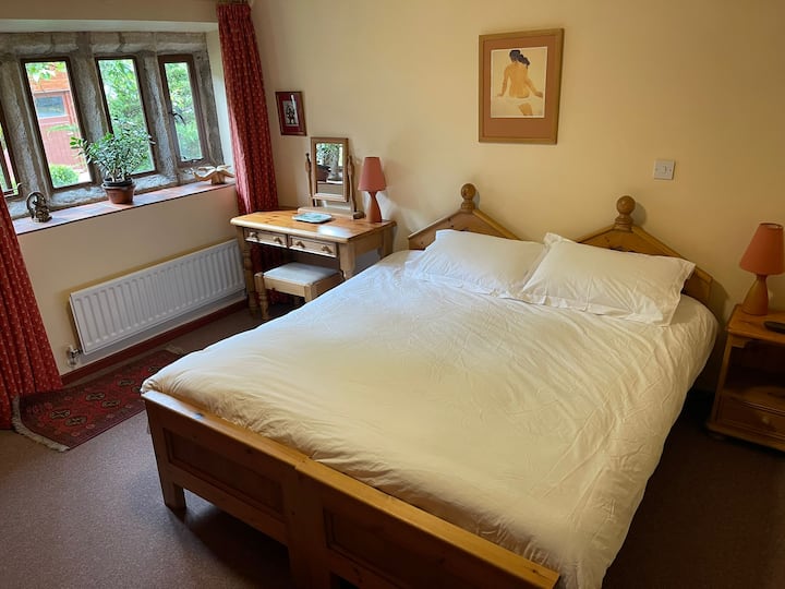 卧室4.可以是加大双人床房或双床房