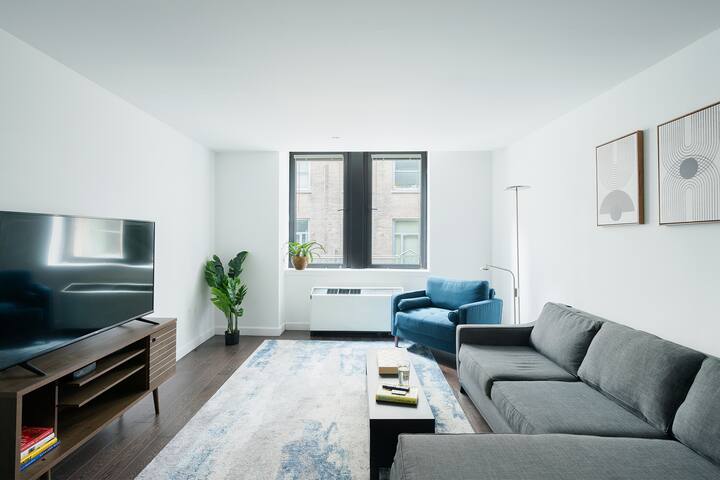 Spacious NYC Home Fast Elevators Gym access gallery image 2