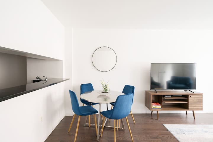 Spacious NYC Home Fast Elevators Gym access gallery image 4