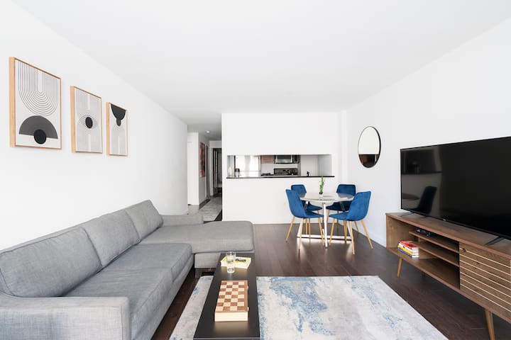 Spacious NYC Home Fast Elevators Gym access gallery image 3