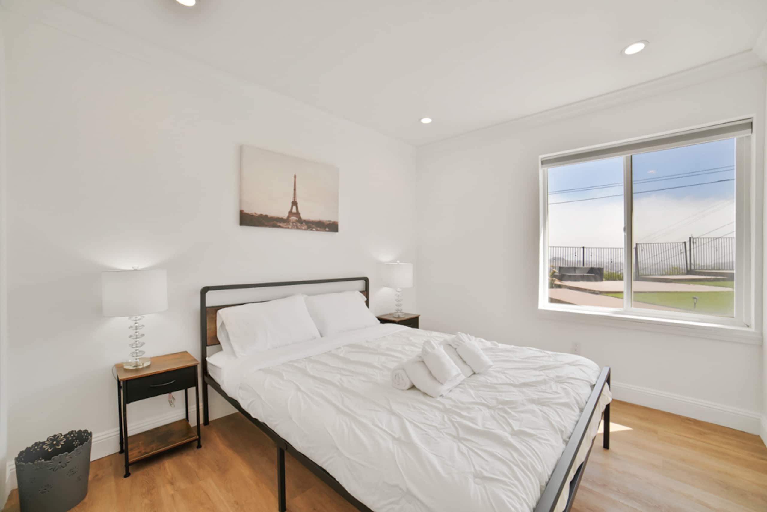 Home in Daly City · ★4.67 · 2 bedrooms · 2 beds · 1 bath - Image 6