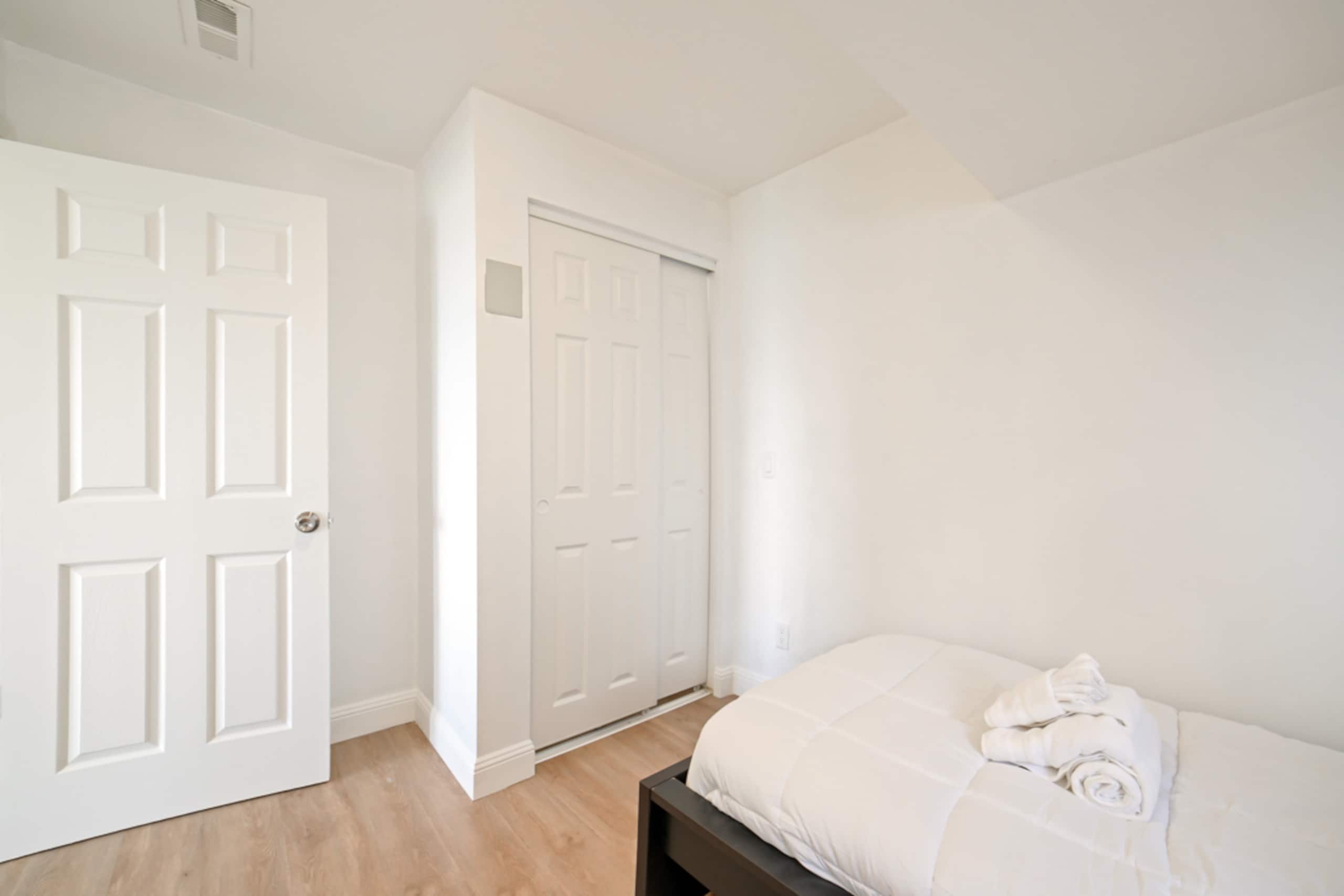 Home in Daly City · ★4.67 · 2 bedrooms · 2 beds · 1 bath - Image 8