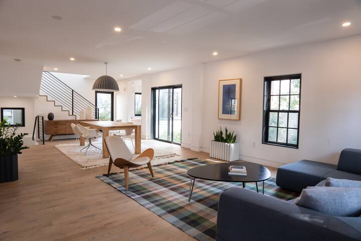 Luxury Scandinavian-Inspired house in Kendall gallery image 2