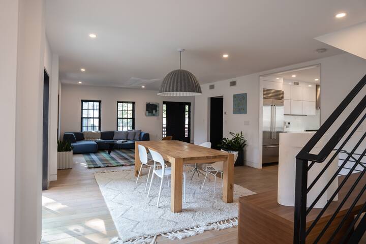 Luxury Scandinavian-Inspired house in Kendall gallery image 3