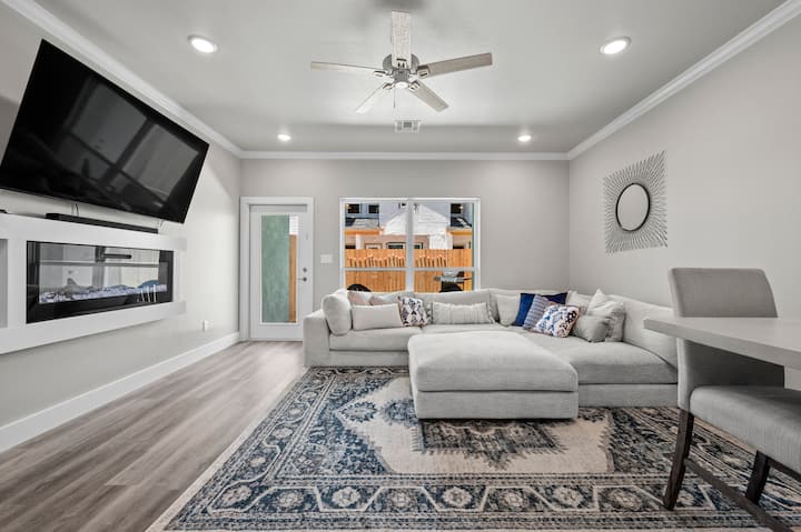 Chill Island Vibes.  Close To Beaches +Canal Views - Corpus Christi, TX