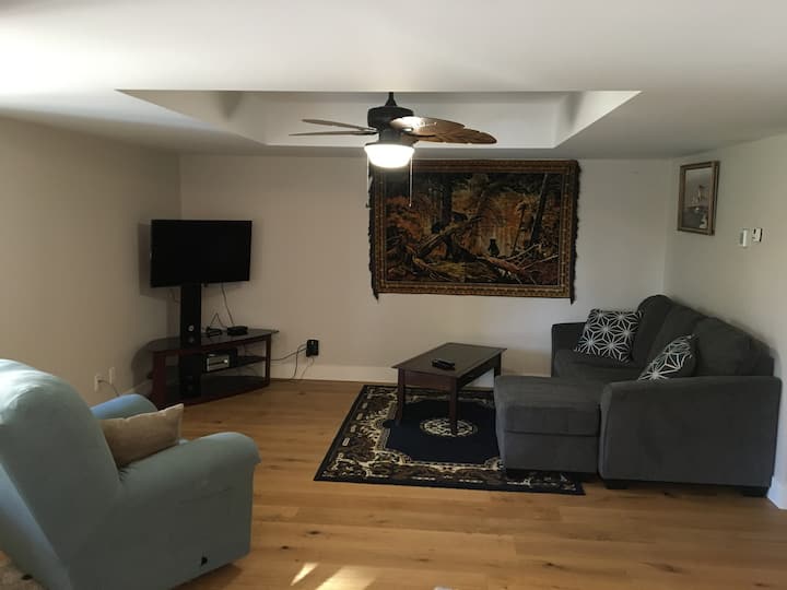 Simcoe Airbnb - Incredible Vacation Suite Smithers - Smithers