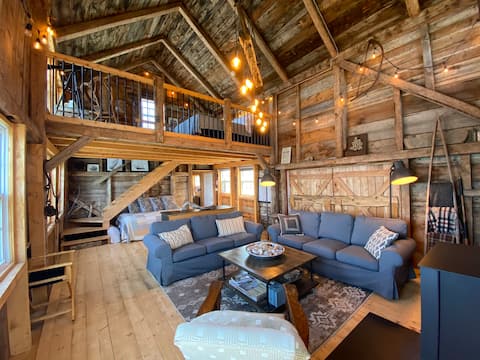 Halls Harbour BARN Cottage w/Hot Tub