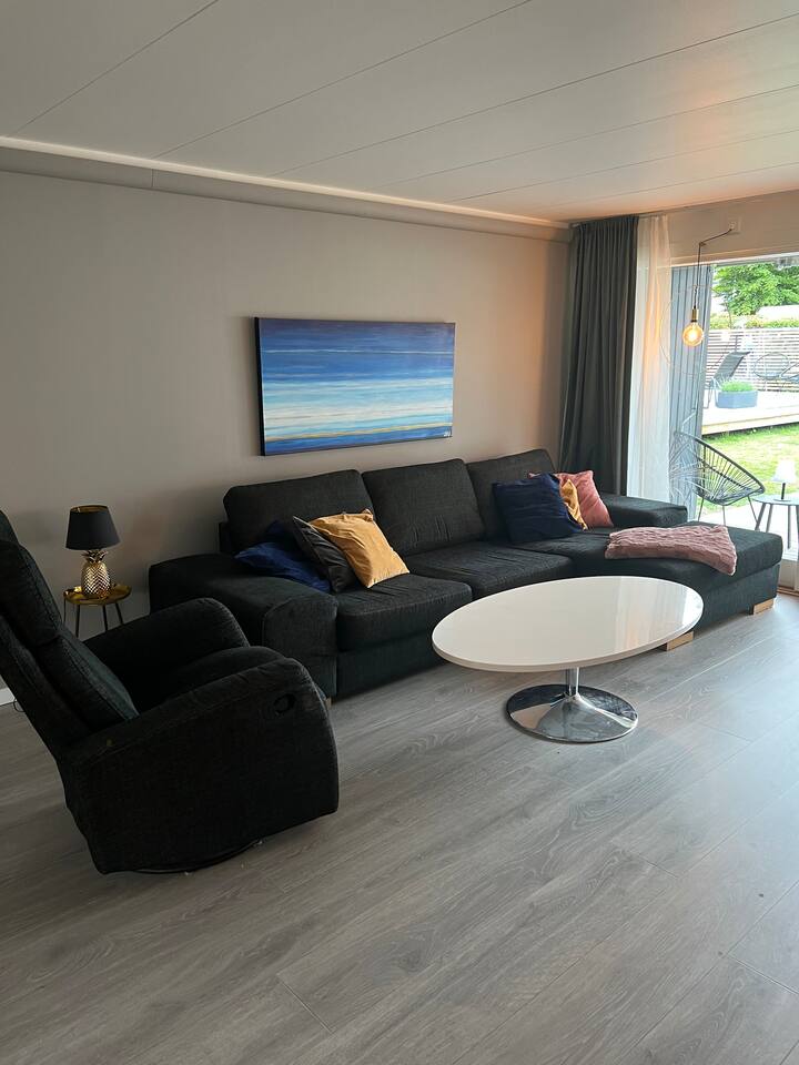 Härlig Villa Med Pool Perfekt För Familjen - Upplands Väsby
