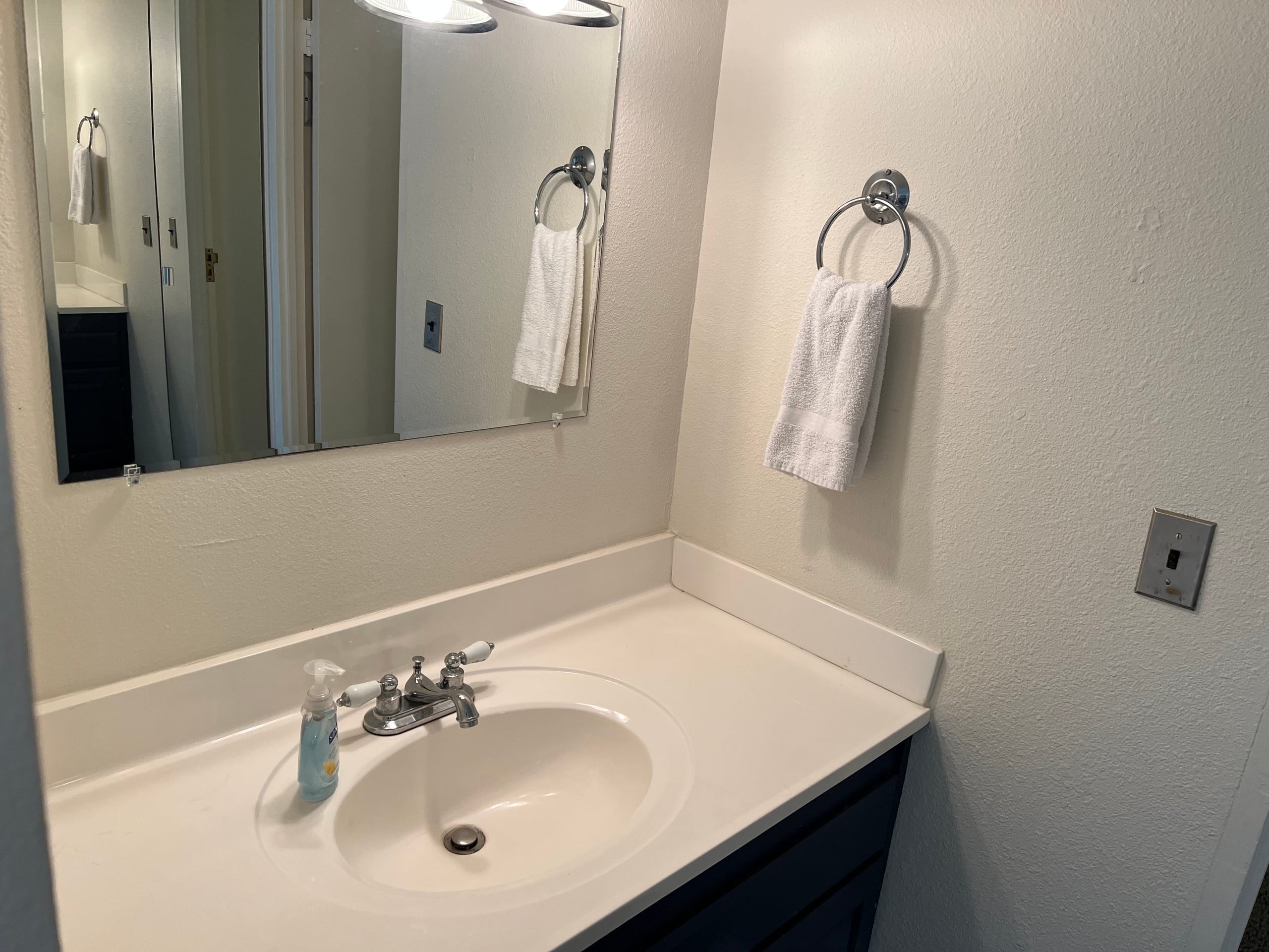 Condo in Hilo · ★4.91 · 2 bedrooms · 2 beds · 2 private baths - Image 16