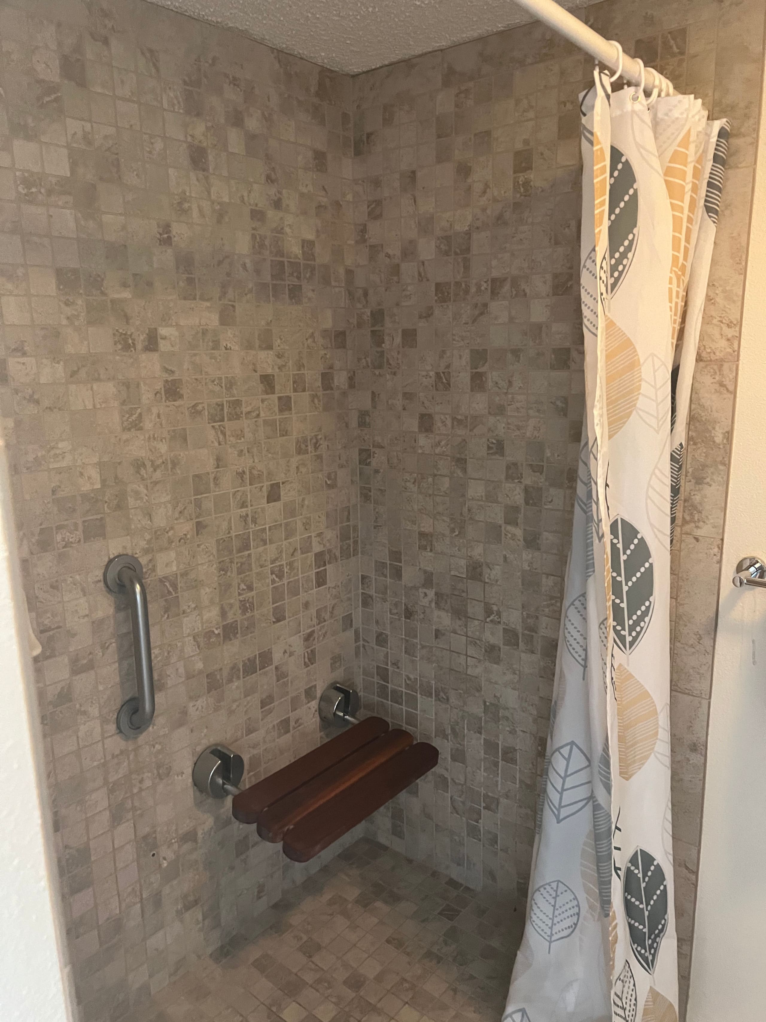 Condo in Hilo · ★4.91 · 2 bedrooms · 2 beds · 2 private baths - Image 10