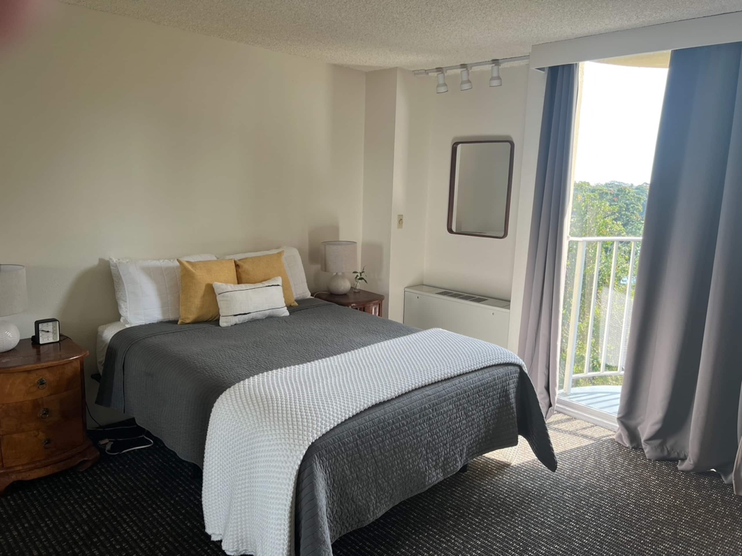 Condo in Hilo · ★4.91 · 2 bedrooms · 2 beds · 2 private baths - Image 14