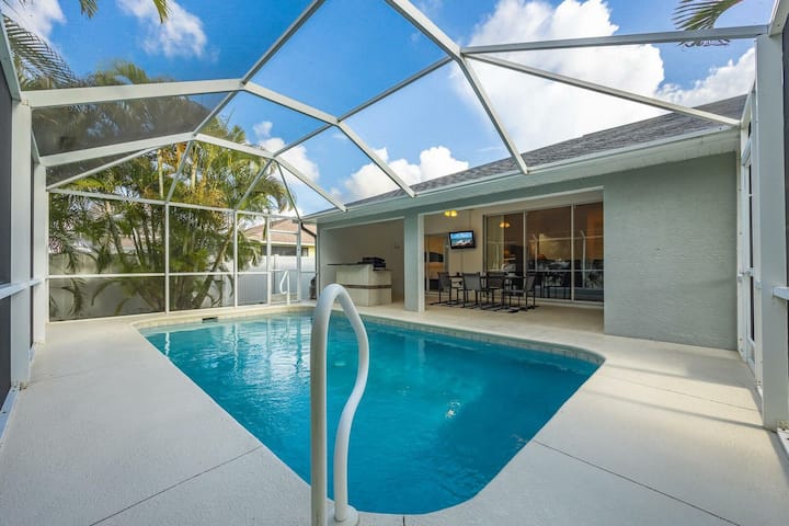 Bella's Sunshine - 4 Bedrooms 2 Bath Heated Pool