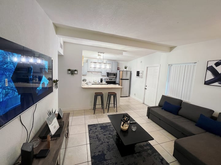 AMAZING 2 BEDROOM HOME Heart of Palm Beach! Houses for Rent in